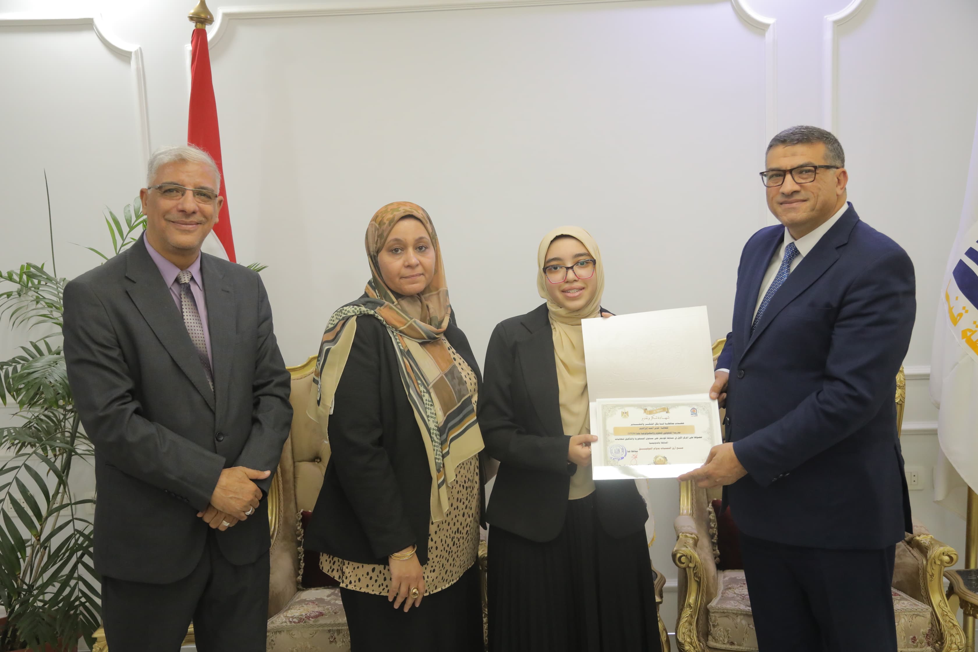 محافظ قنا (2)