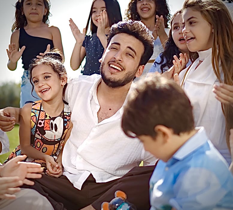 الحسن عادل من تصوير كليبه الجديد