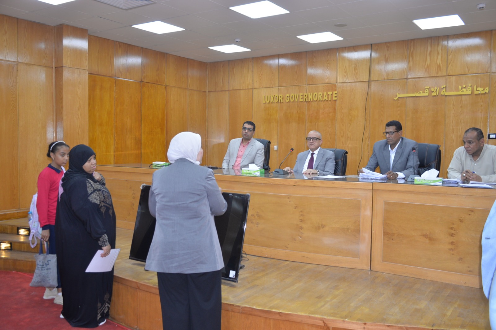 لقاء اليوم المفتوح لبحث مطالبهم وإيجاد حلول فورية لها بالأقصر