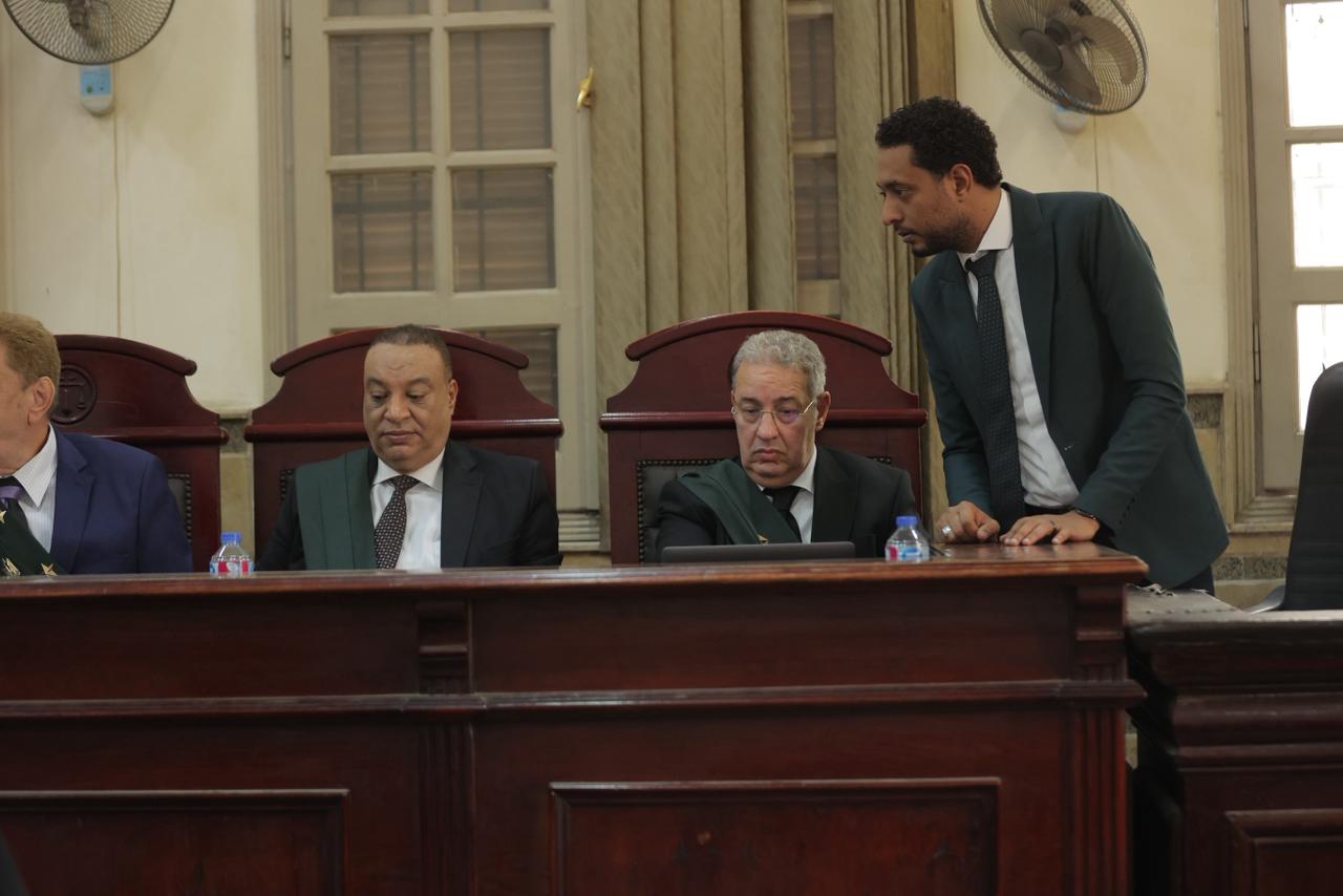 هيئة المحكمة خلال الجلسة هيئة المحكمة خلال الجلسة