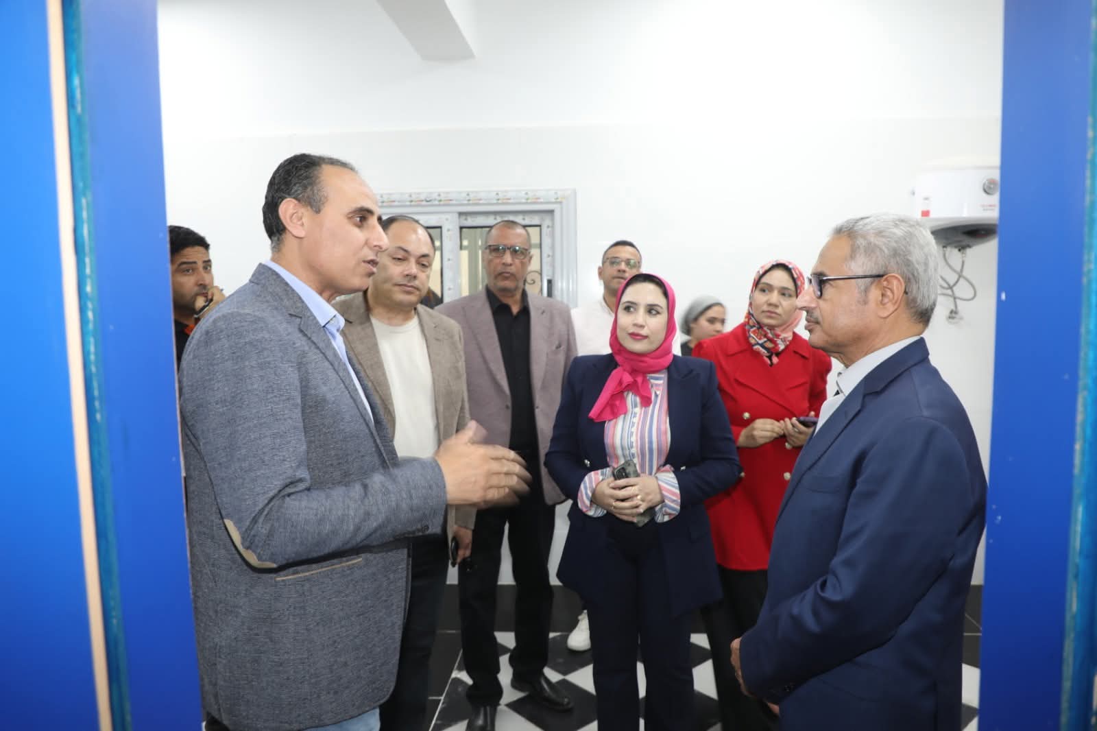 المحافظ يزور المركز المحافظ يزور المركز
