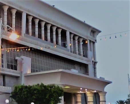 مكتبة مصر العامة بمطروح على الطراز الفرعوني