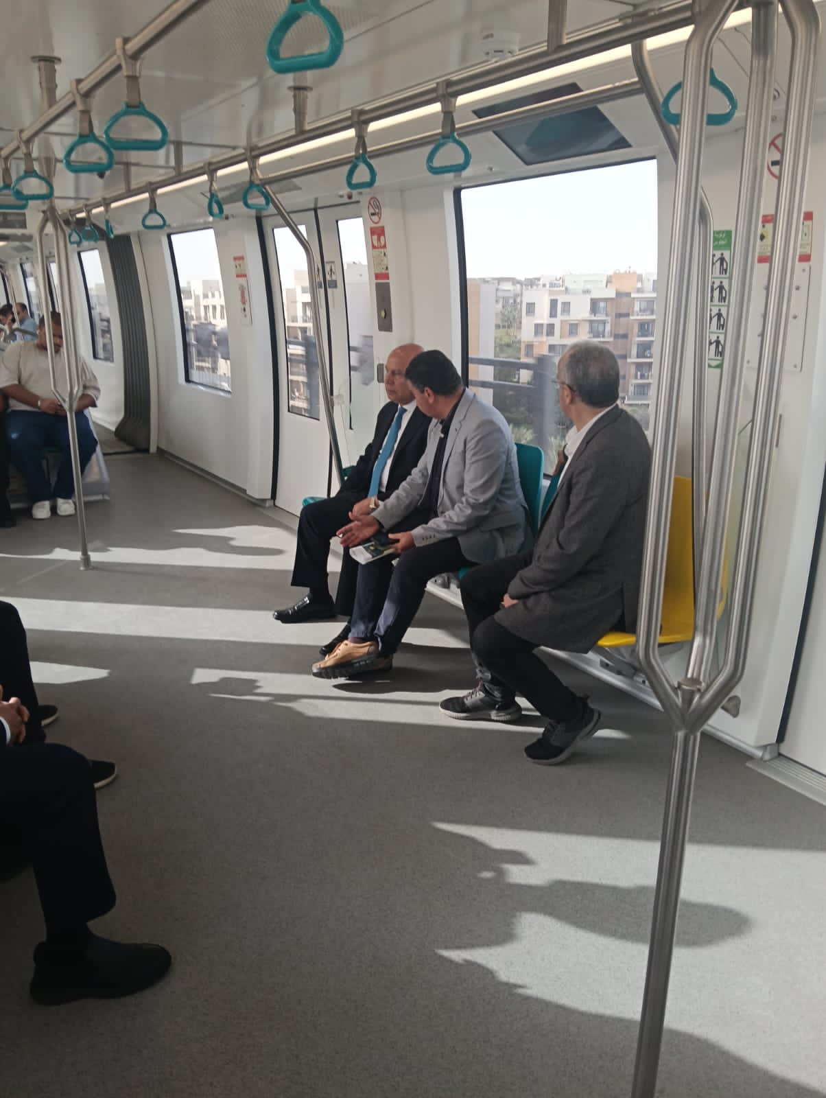 ​وزير النقل يستقل المونوريل