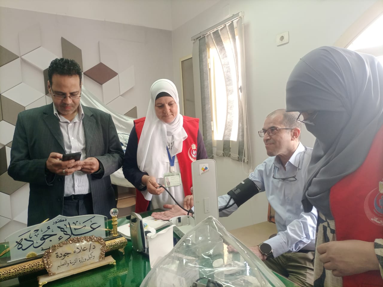اجراء الكشف الطبي على وكيل المديرية