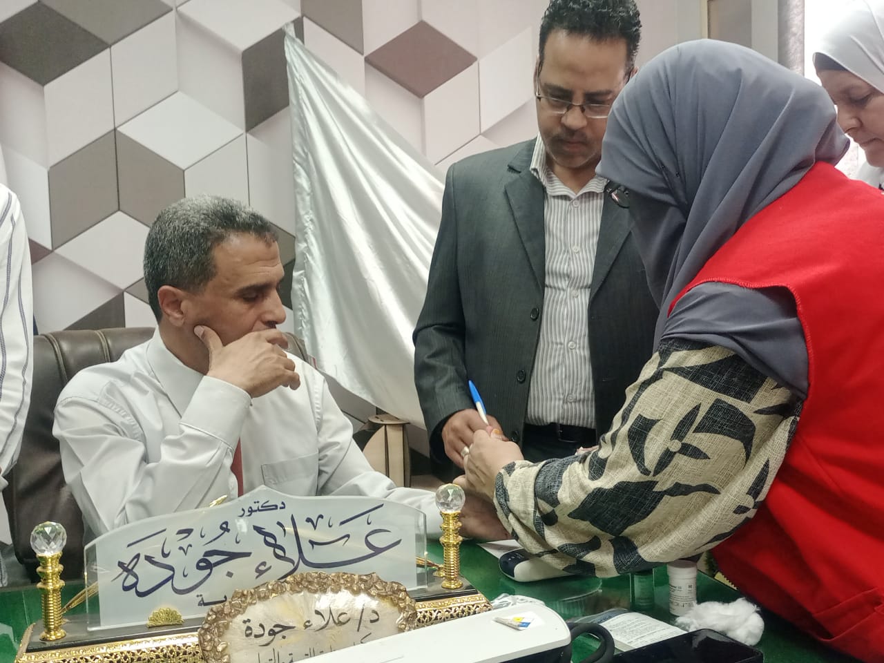 اجراء الكشف الطبي على وكيل وزارة التربية والتعليم