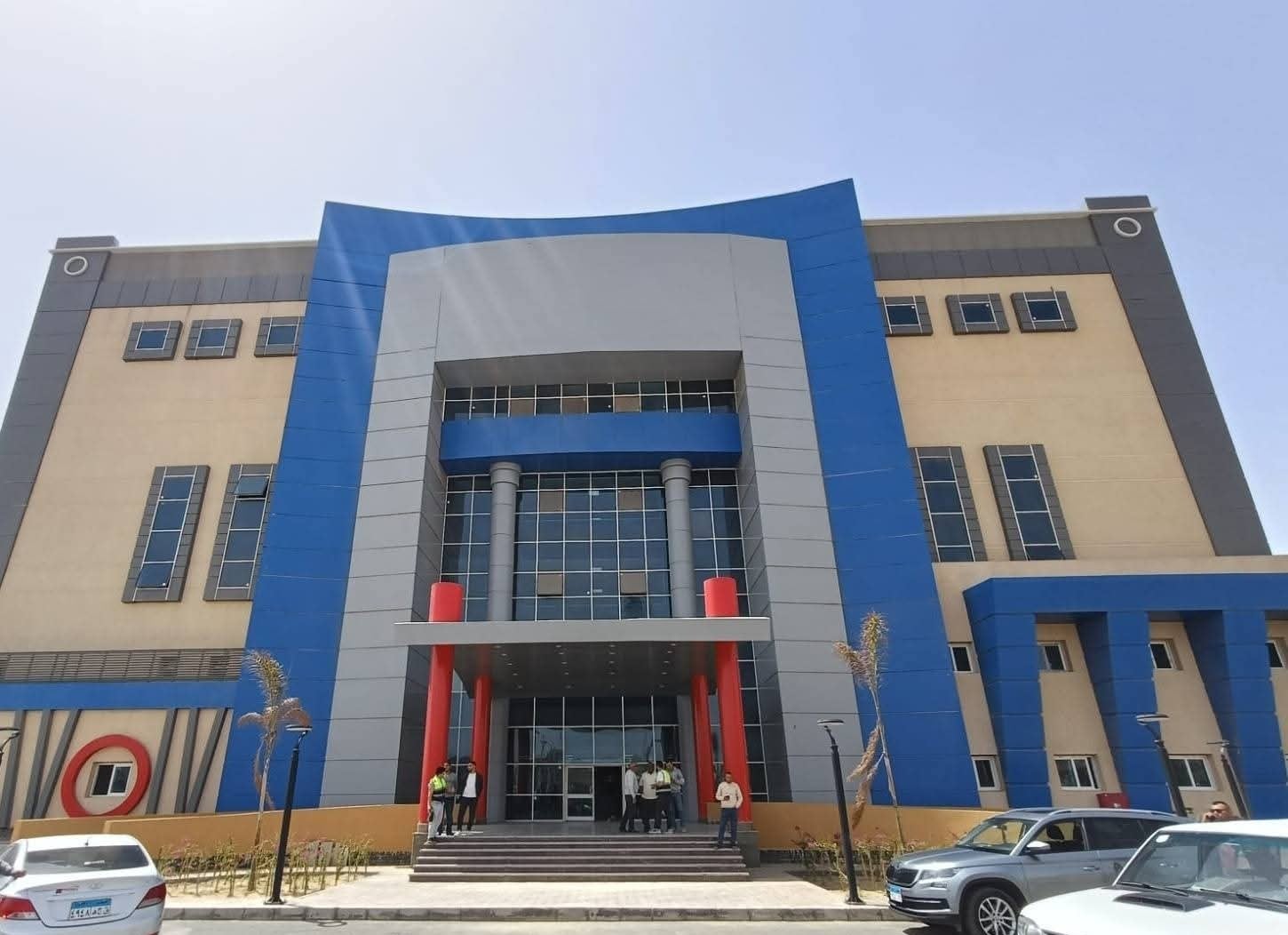 المستشفى من الخارج المستشفى من الخارج