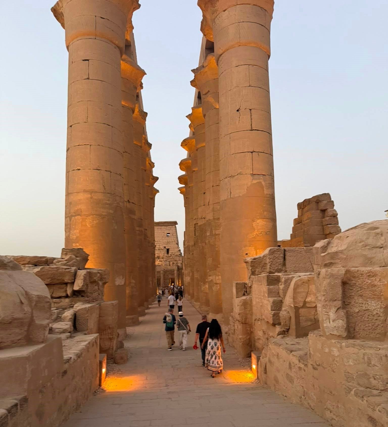 أفواج سياحية فى معبد الأقصر