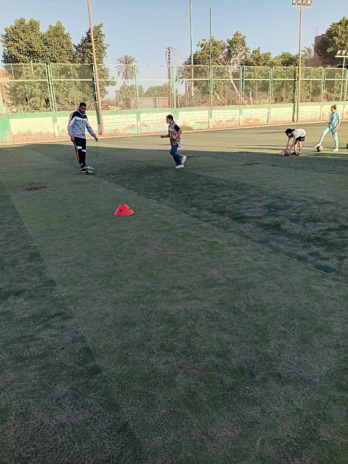 تدريب الفتيات على كرة القدم تدريب الفتيات على كرة القدم