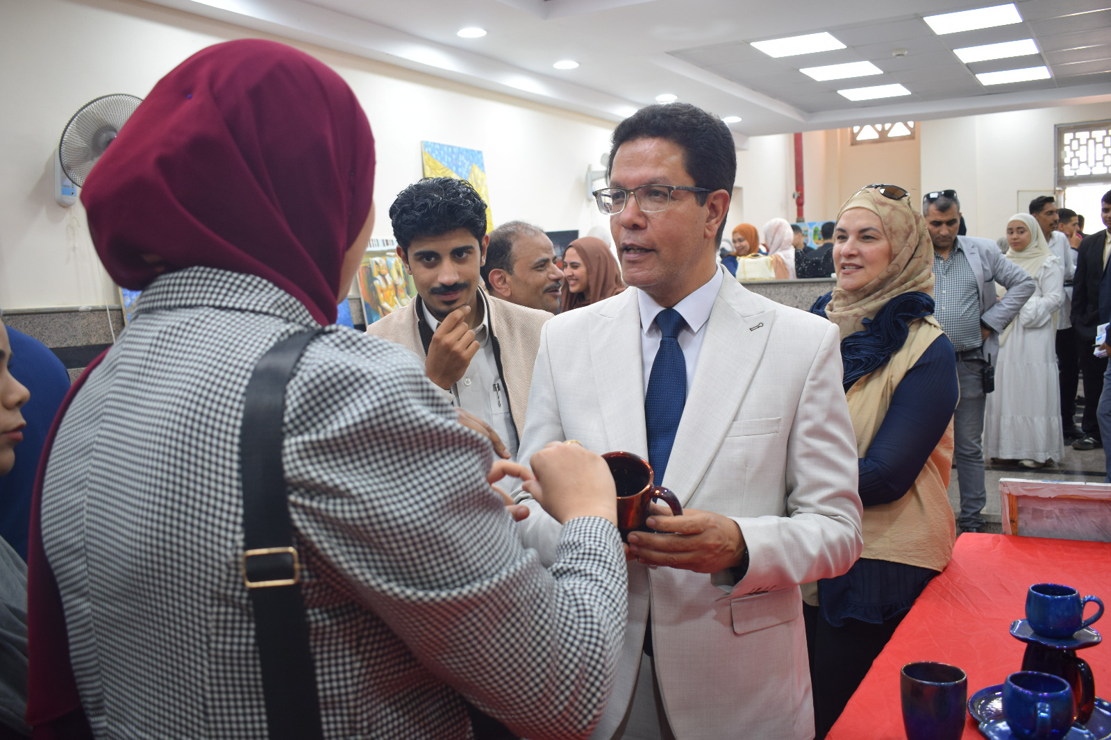 الاستماع لشرح حول المشروعات الاستماع لشرح حول المشروعات