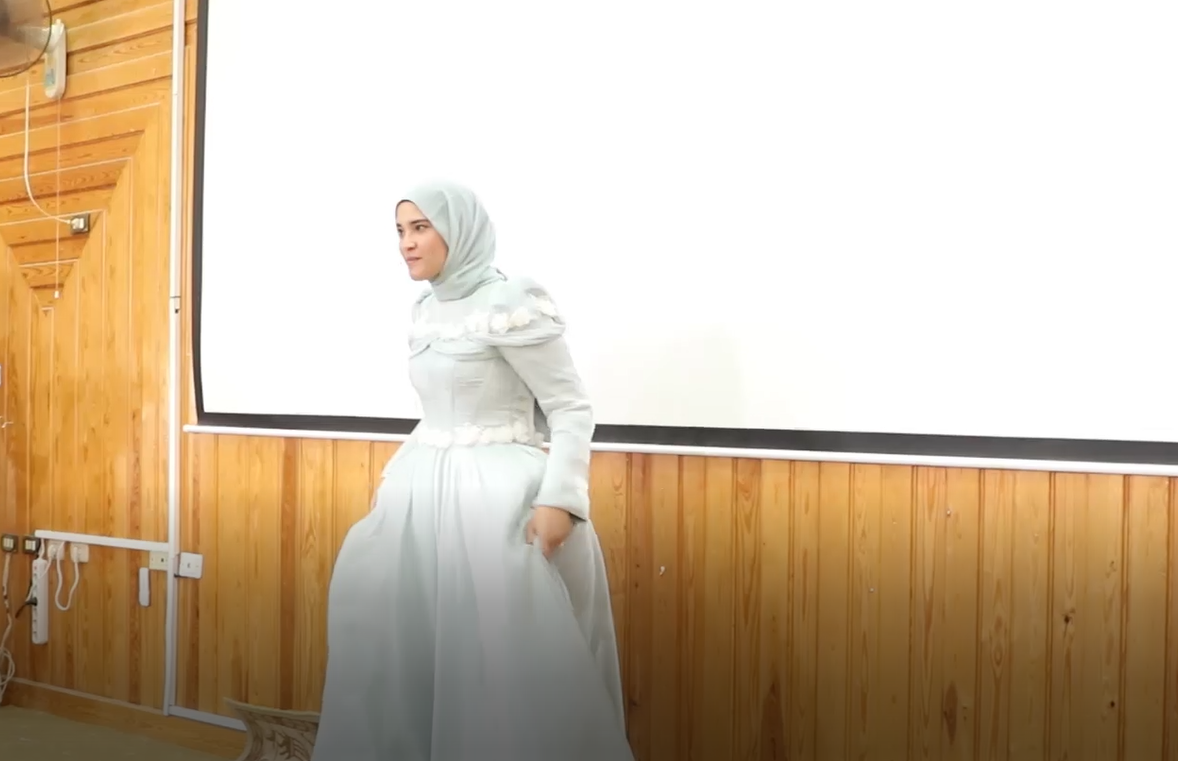 فستان صممته طالبة