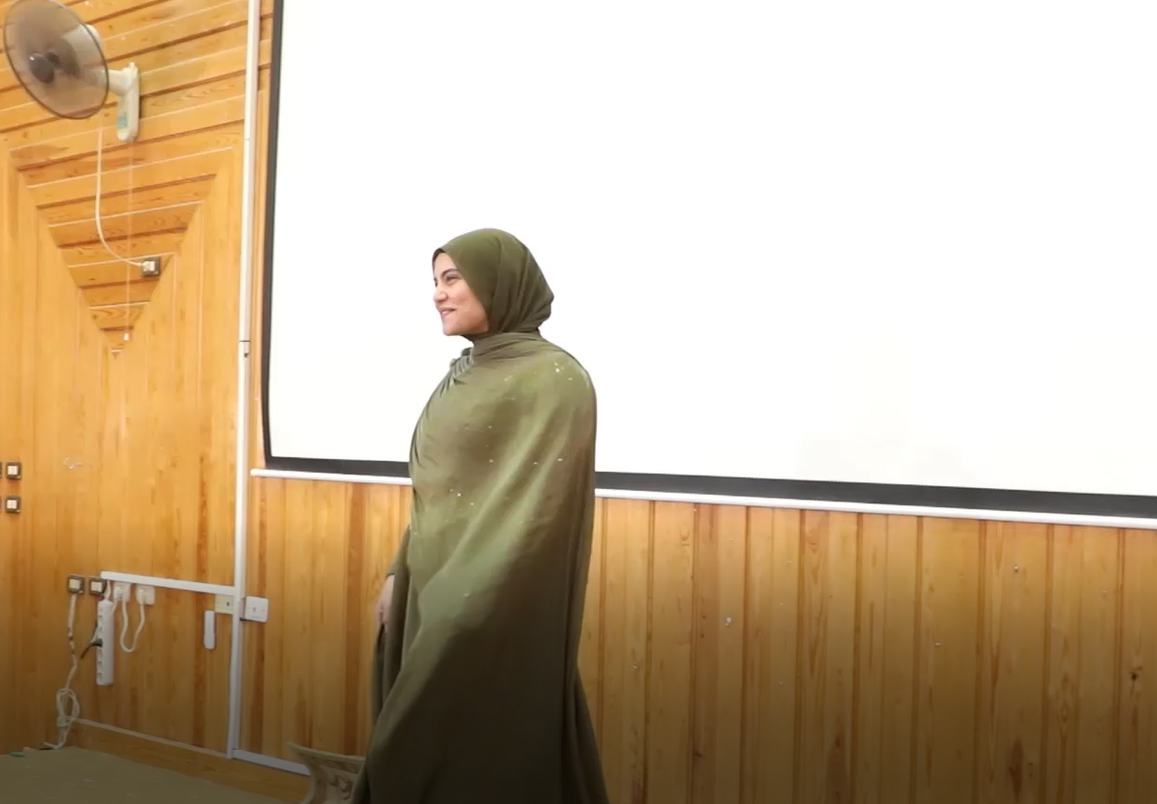 فستان صممته طالبة بتربية نوعية