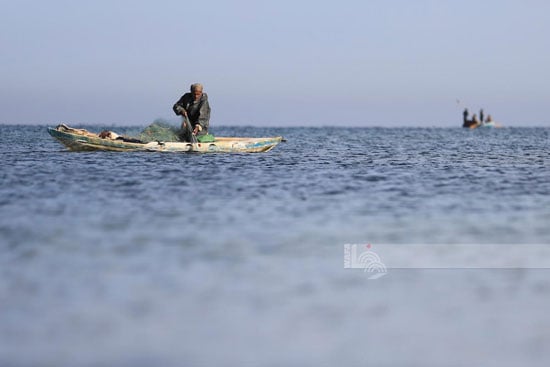 صياد فلسطينى فى بحر غزة