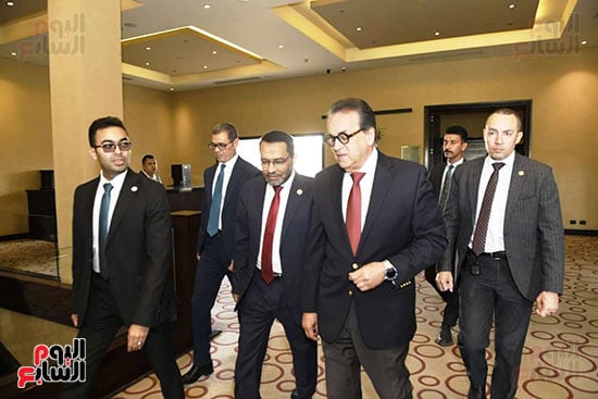 لحظة وصول وزير الصحة للمؤتمر