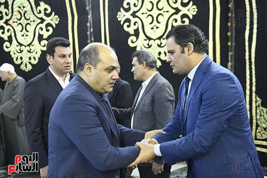 الإعلامى محمد الباز يقدم واجب العزاء