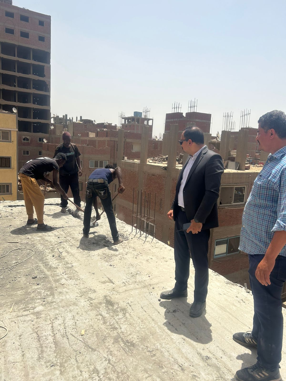 إزالة سقف مخالف بأرض اللواء إزالة سقف مخالف بأرض اللواء