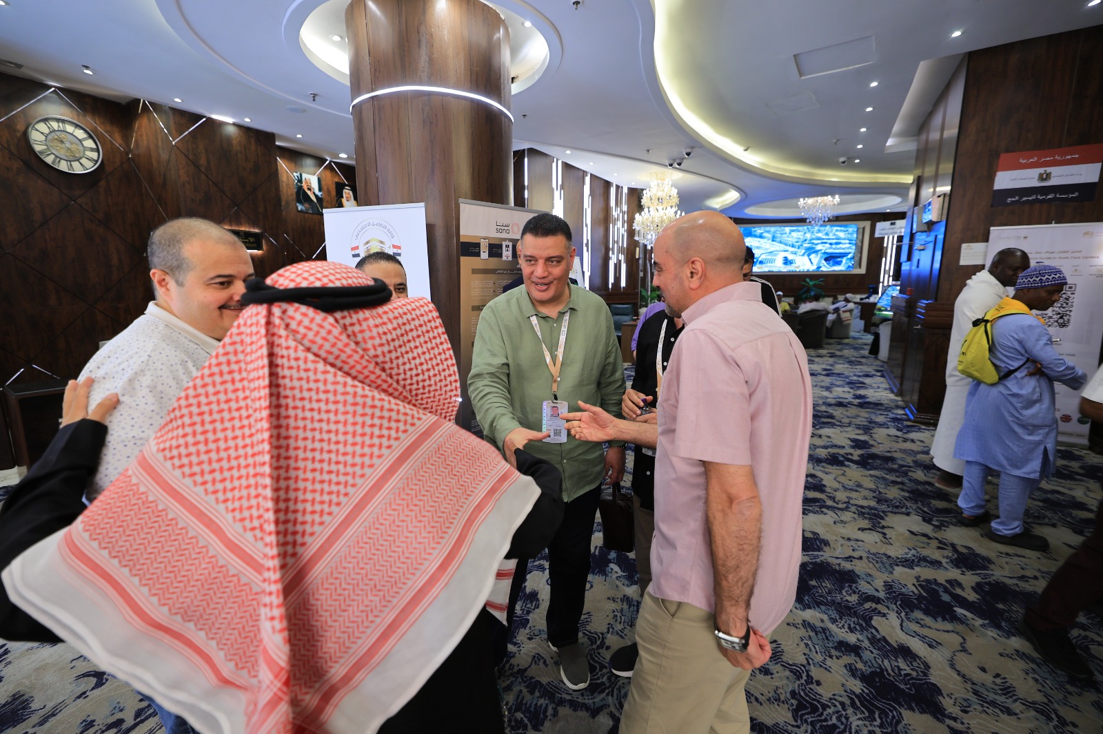 رئيس  بعثة حج  التضامن يطمئن على الخدمات لحجاج الجمعيات