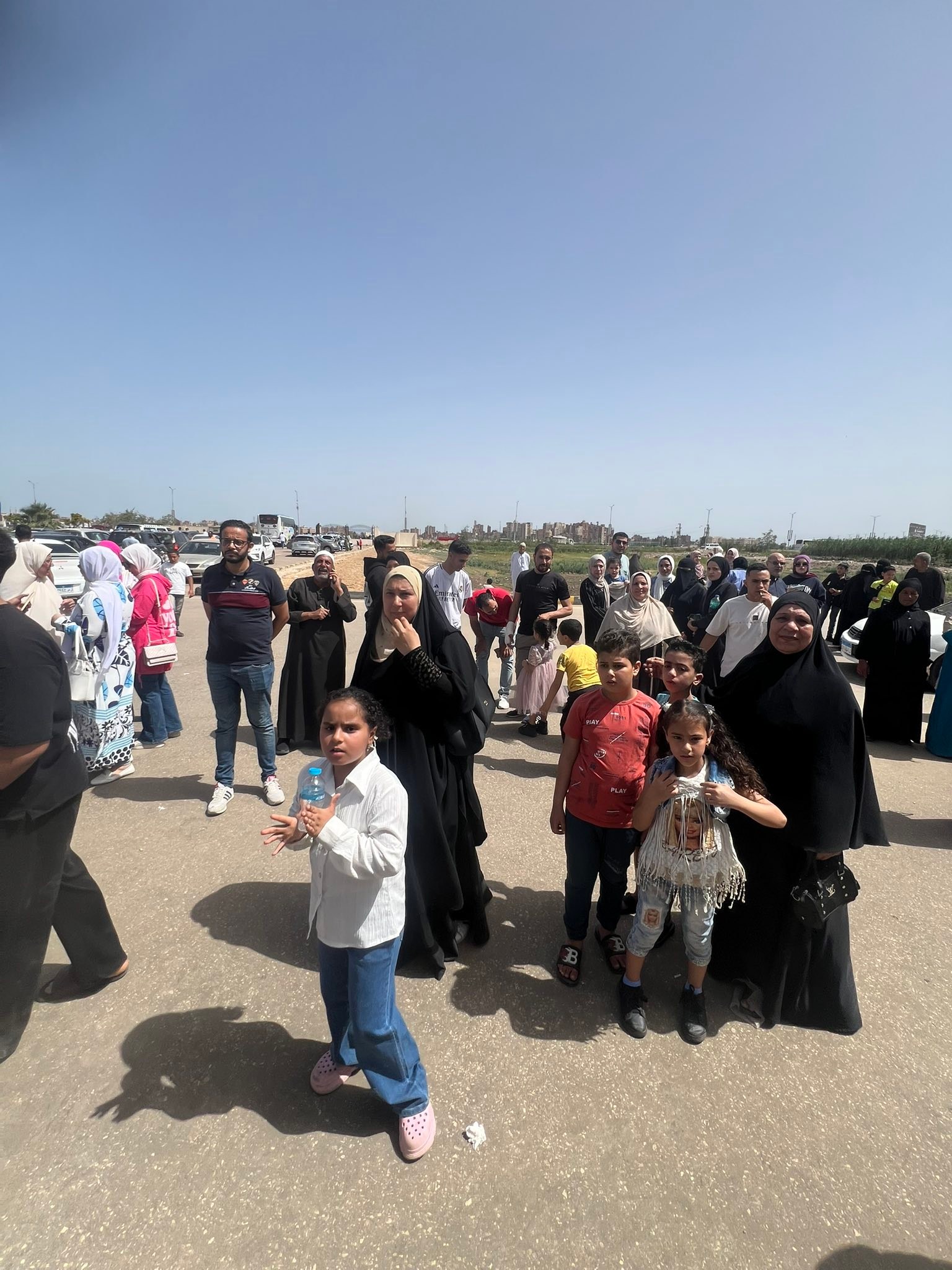 الأهالي يدعون الحجاج الأهالي يدعون الحجاج