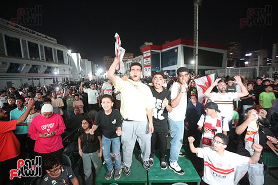 جمهور الزمالك داخل النادى جمهور الزمالك داخل النادى