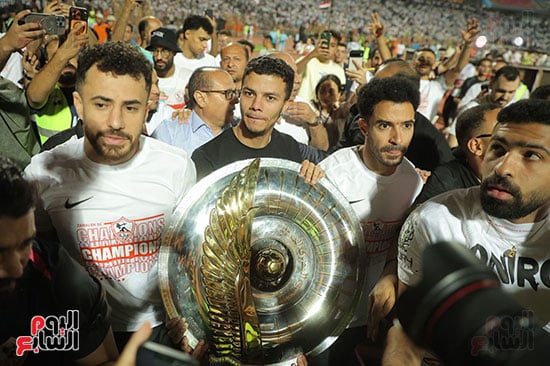 شحاتة والونش مع درع الدورى شحاتة والونش مع درع الدورى