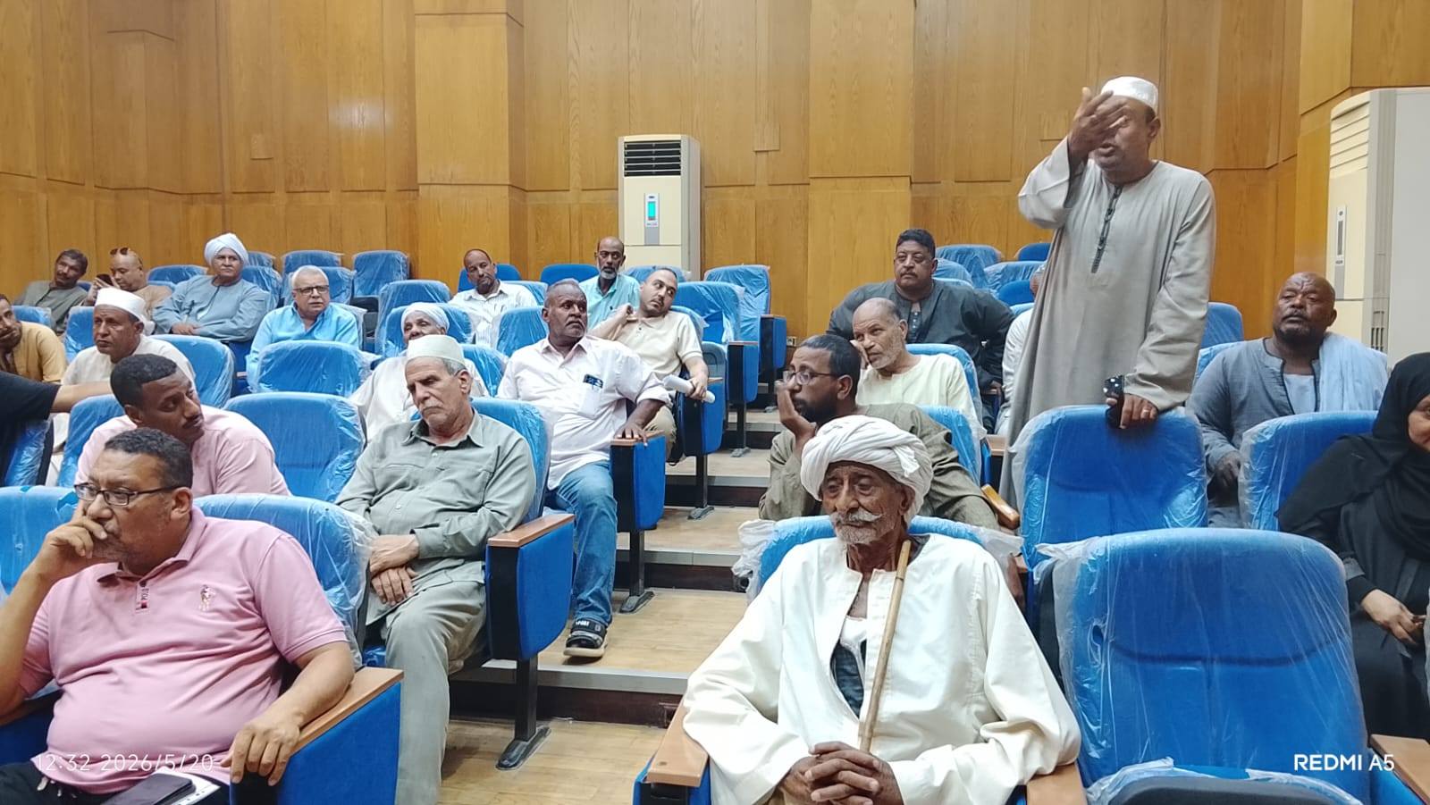 الإستماع لشكاوى المواطنين خلال لقاء اليوم المفتوح الأسبوعى الإستماع لشكاوى المواطنين خلال لقاء اليوم المفتوح الأسبوعى