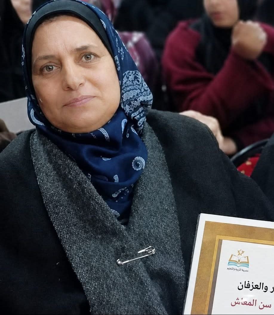 نعيمة مصطفى معلمة على المعاش
