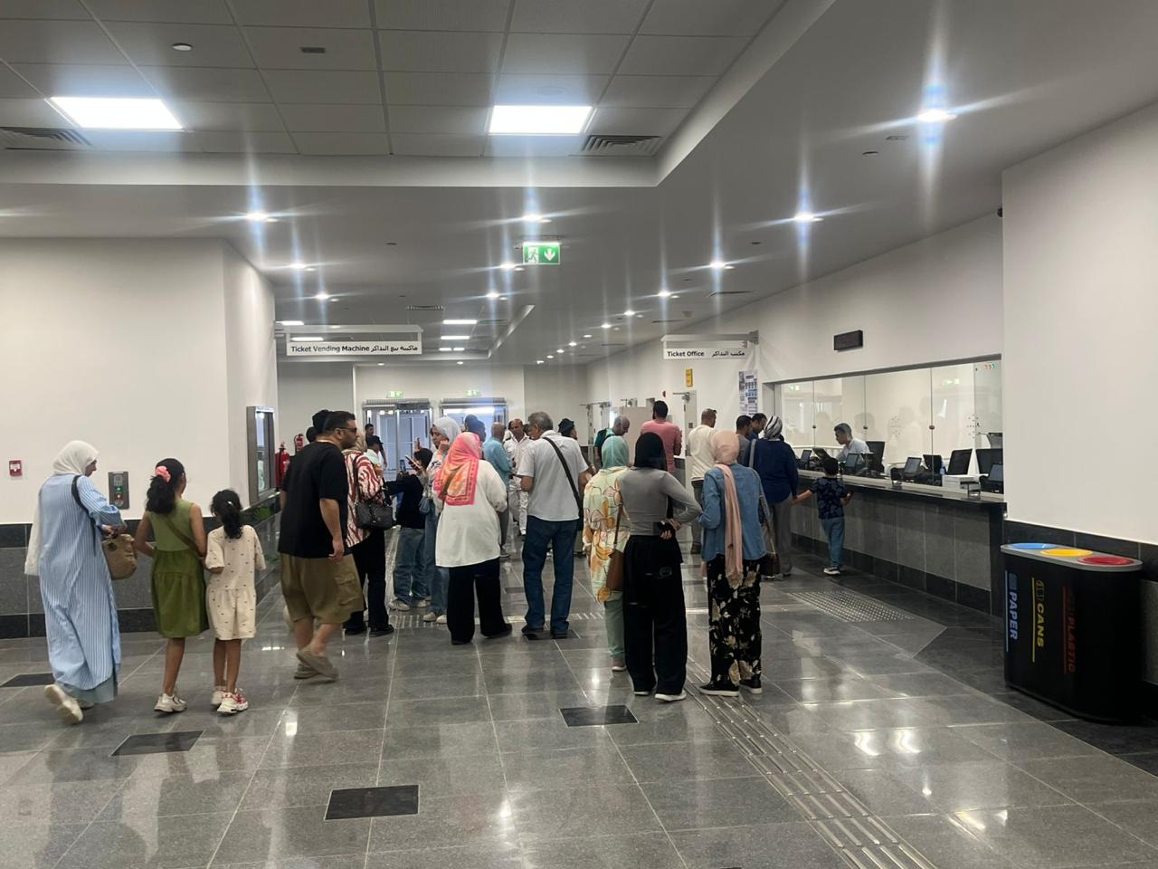 محطة قطارات مونوريل شرق النيل في الجمعة الأولى للتشغيل