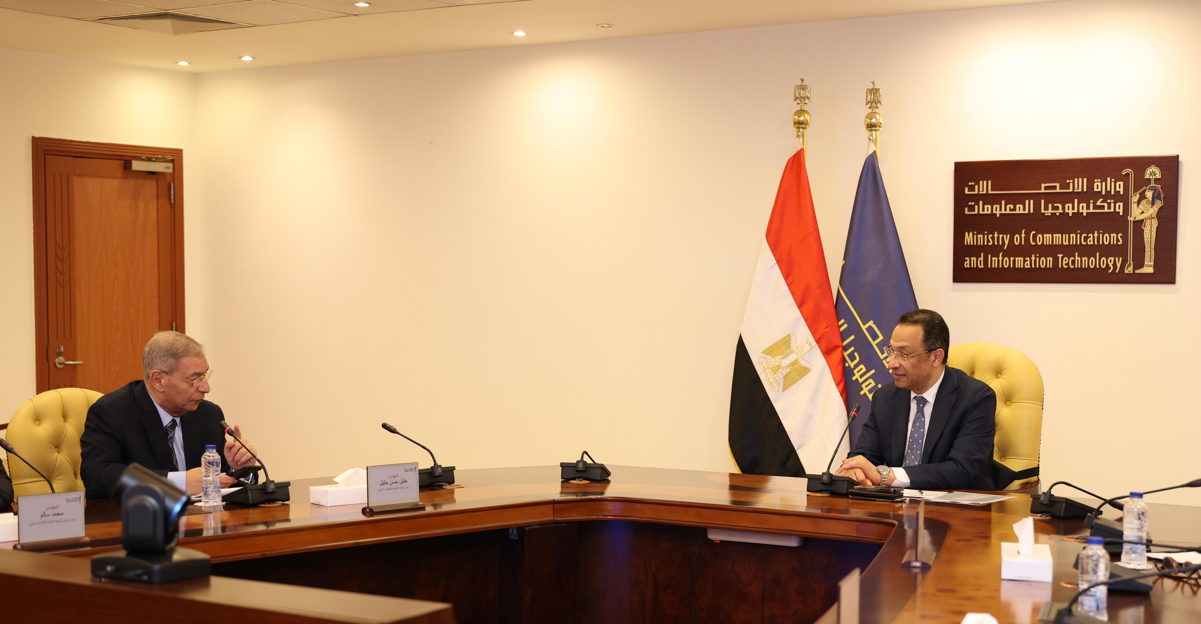 وزير الاتصالات ورئيس الشعبة