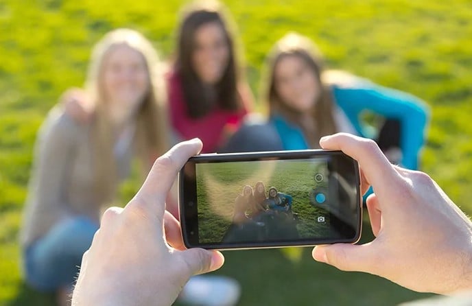 إلتقاط صور للأصدقاء إلتقاط صور للأصدقاء
