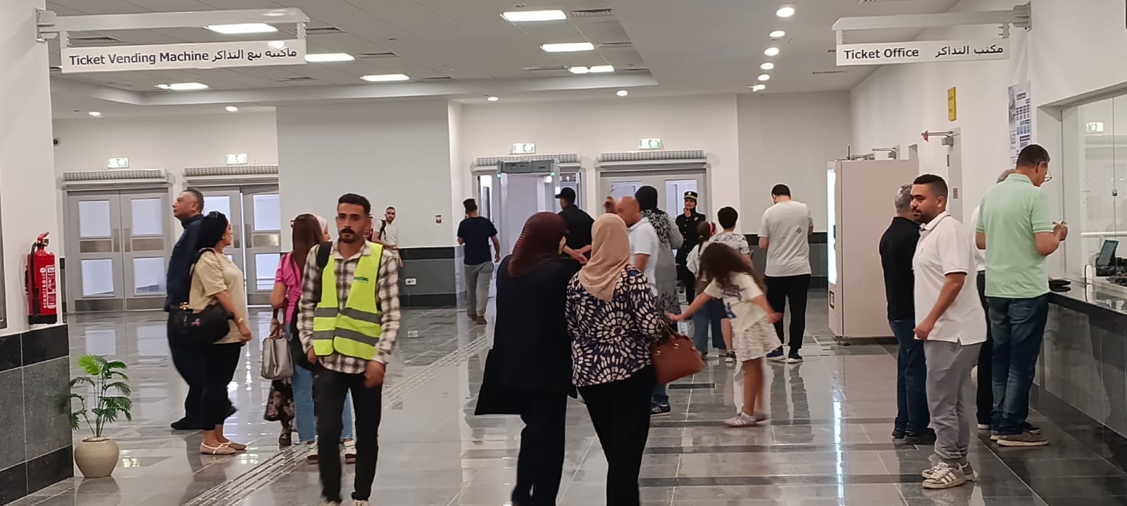 الركاب بمحطات المونوريل (7)