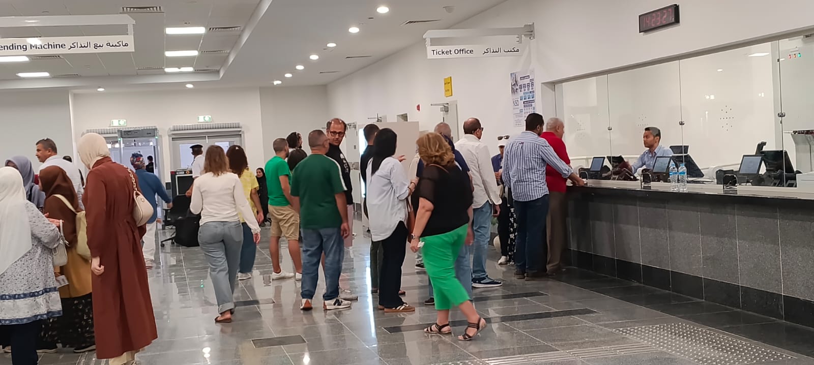 الركاب بمحطات المونوريل (4)