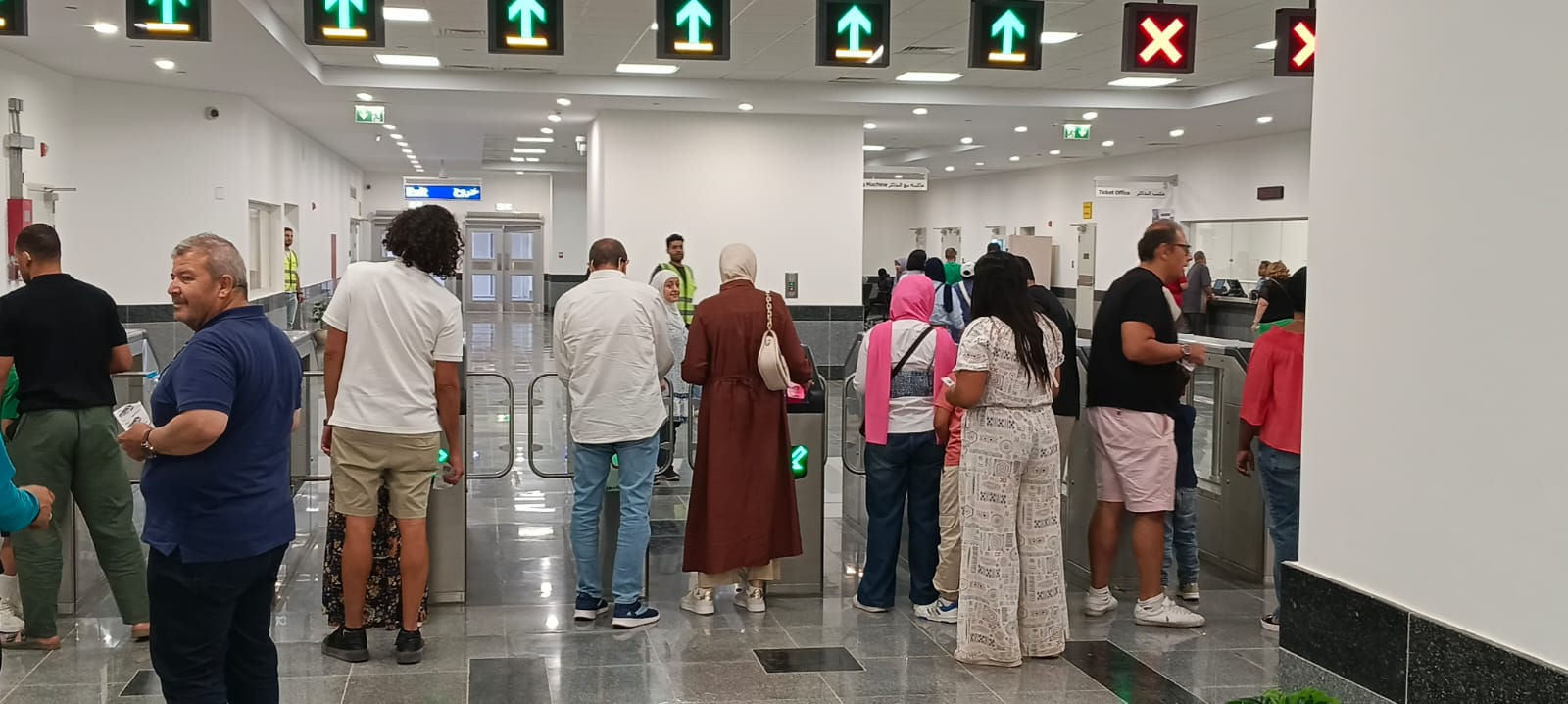 الركاب بمحطات المونوريل (6)