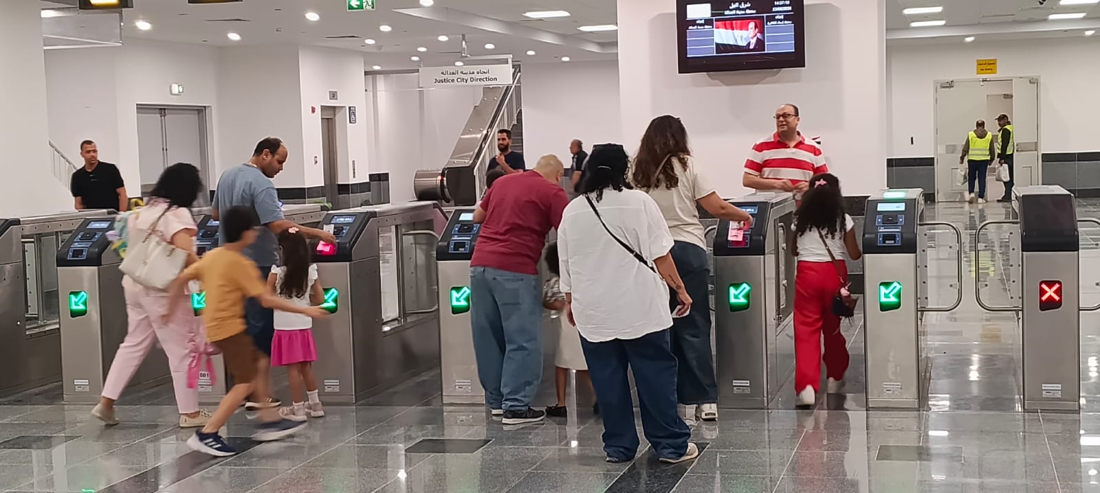 الركاب بمحطات المونوريل (9)