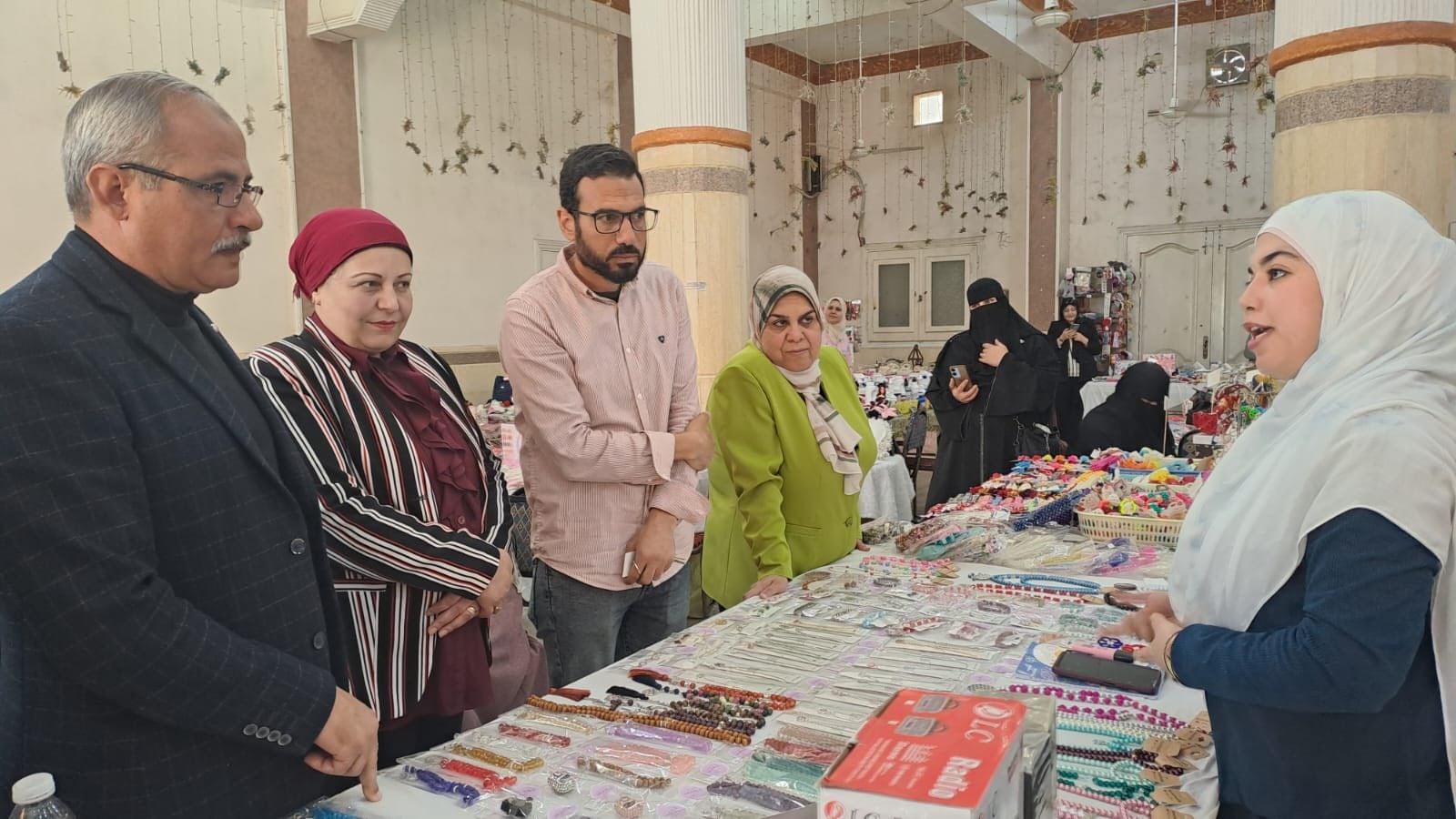 تنوع المعروضات بأحد المعارض
