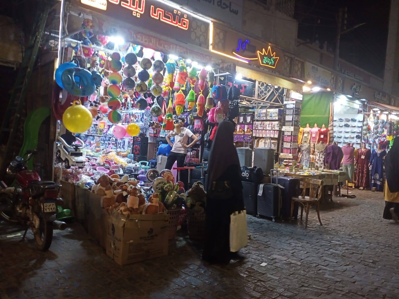 ساحة المسجد الاحمدي بطنطا تستعد لاستقبال آلاف المصلين ساحة المسجد الاحمدي بطنطا تستعد لاستقبال آلاف المصلين