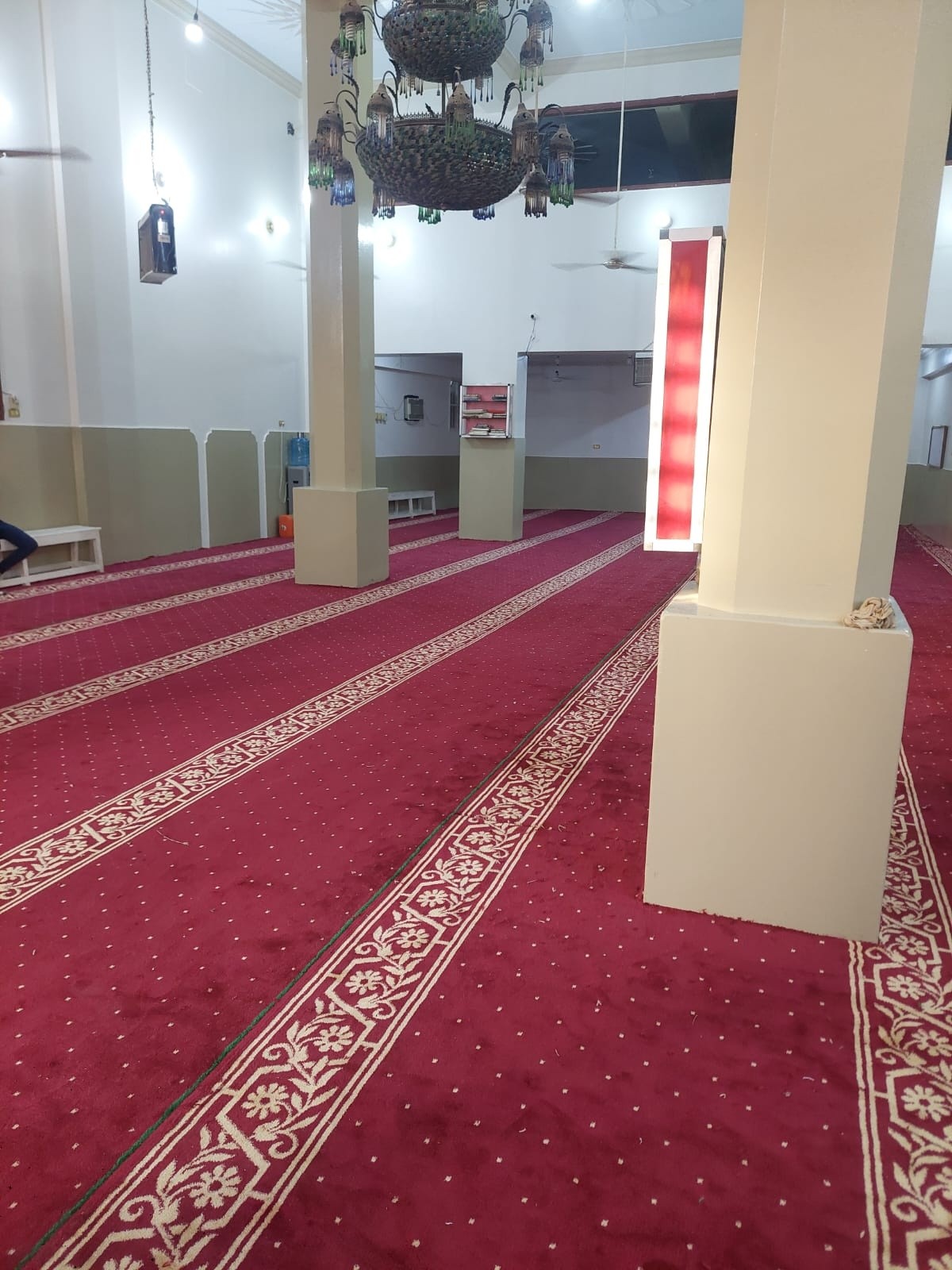 عملية فرش مسجد الرحمن بالطود البلد بالسجاد الجديد عملية فرش مسجد الرحمن بالطود البلد بالسجاد الجديد