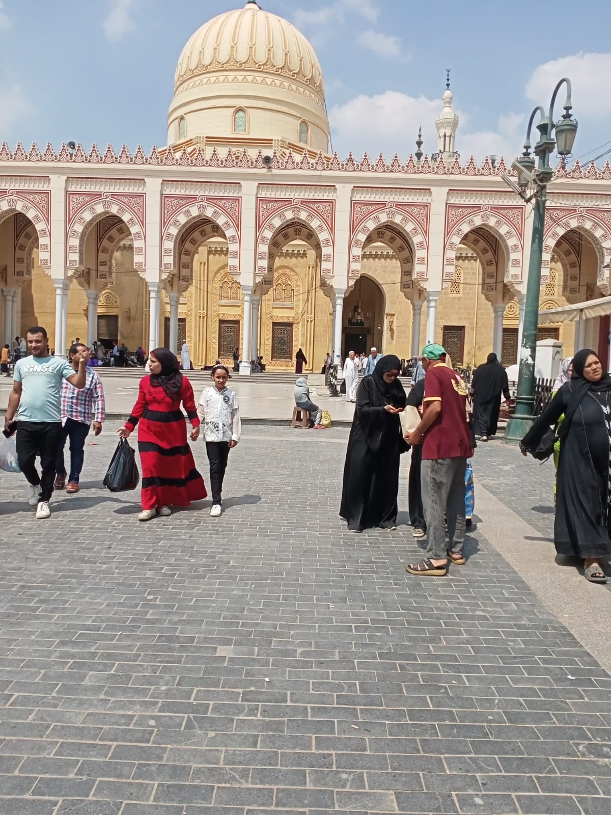 ساحة المسجد الاحمدي بطنطا تستعد لاستقبال آلاف المصلين في صلاة عيد الاضحي المبارك ساحة المسجد الاحمدي بطنطا تستعد لاستقبال آلاف المصلين في صلاة عيد الاضحي المبارك