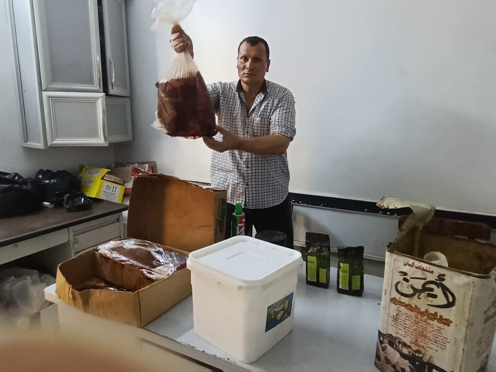 ضبط لحم مفروم منتهي الصلاحية ضبط لحم مفروم منتهي الصلاحية