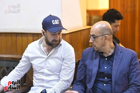 نضال الشافعي يقدم واجب العزاء