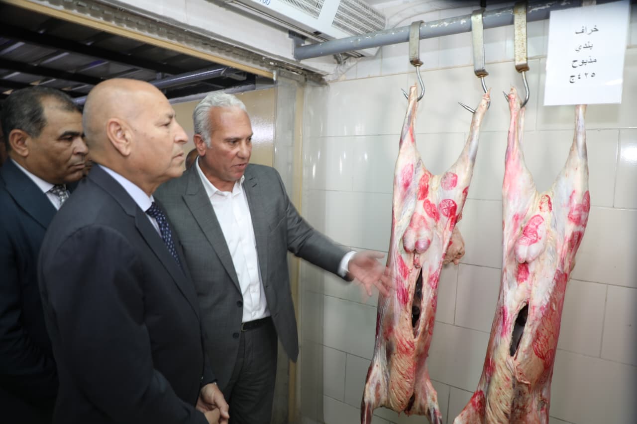 محافظ القاهرة يتفقد شركة اللحوم بعين الصيرة محافظ القاهرة يتفقد شركة اللحوم بعين الصيرة