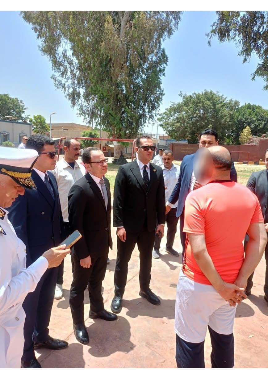 جانب من جولة فريق النيابة العامة جانب من جولة فريق النيابة العامة