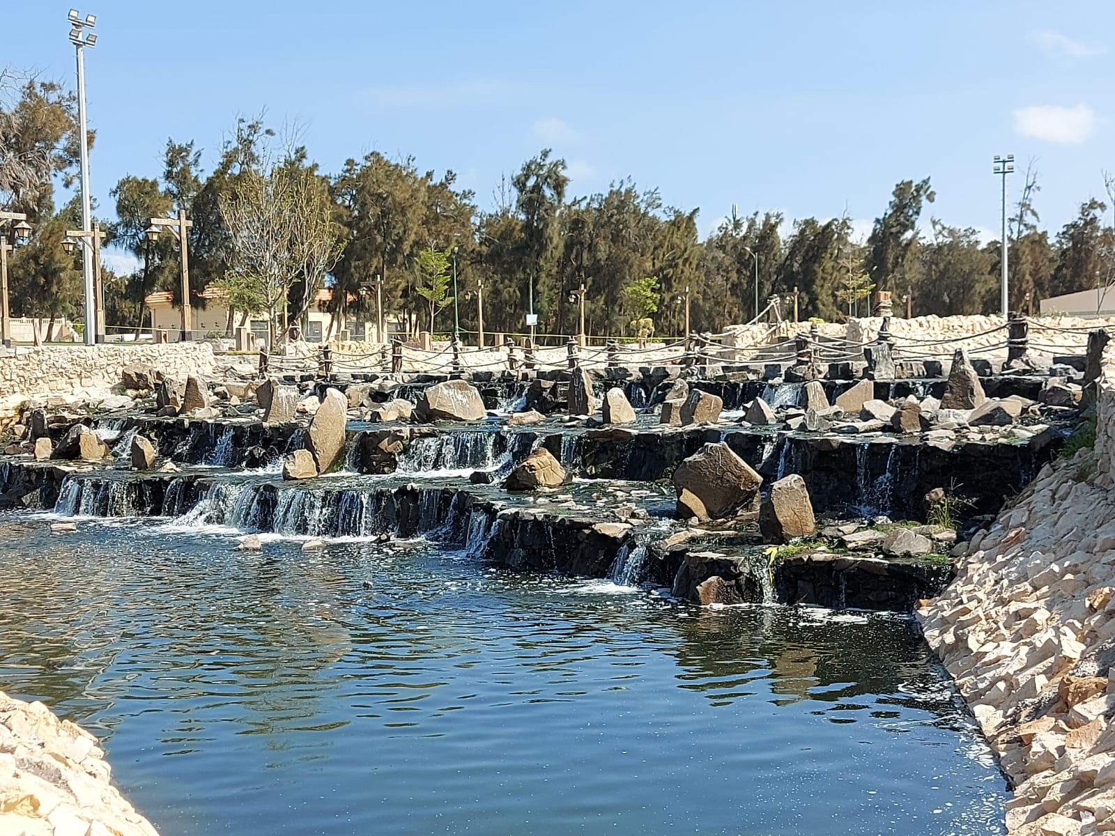 الشلال الصغير بحدائق المنتزة الشلال الصغير بحدائق المنتزة