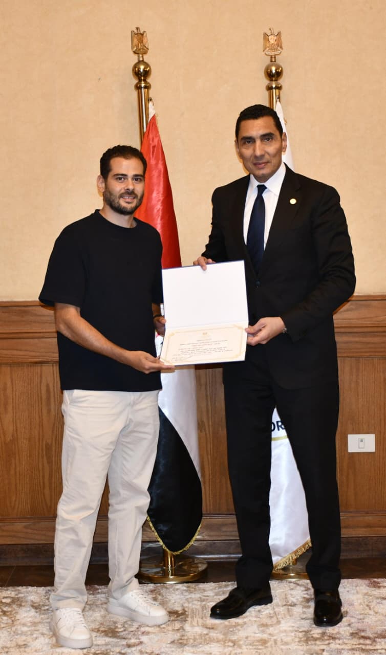 وزير الرياضة يكرم كريم عبد الجواد وزير الرياضة يكرم كريم عبد الجواد