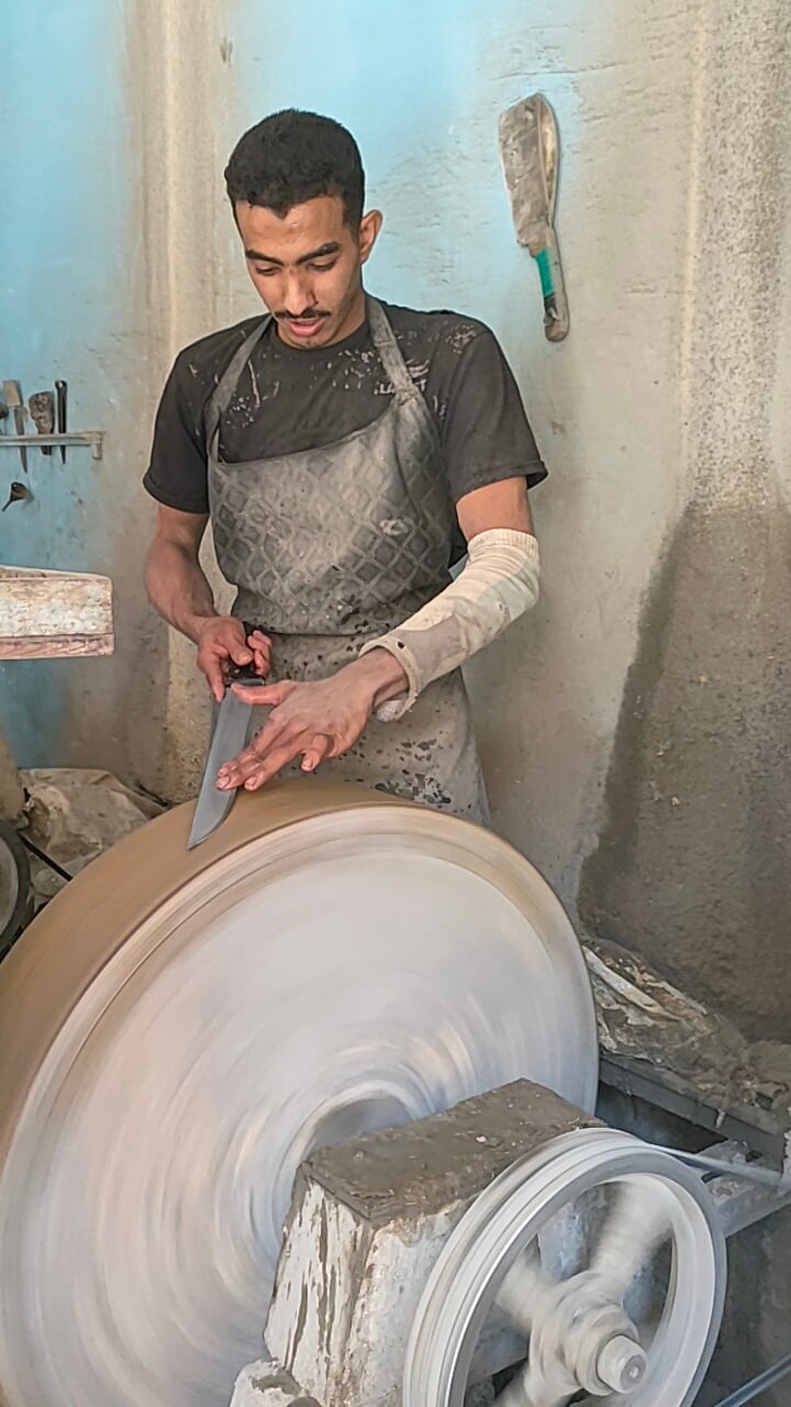 عملية السن على حجر الماء عملية السن على حجر الماء