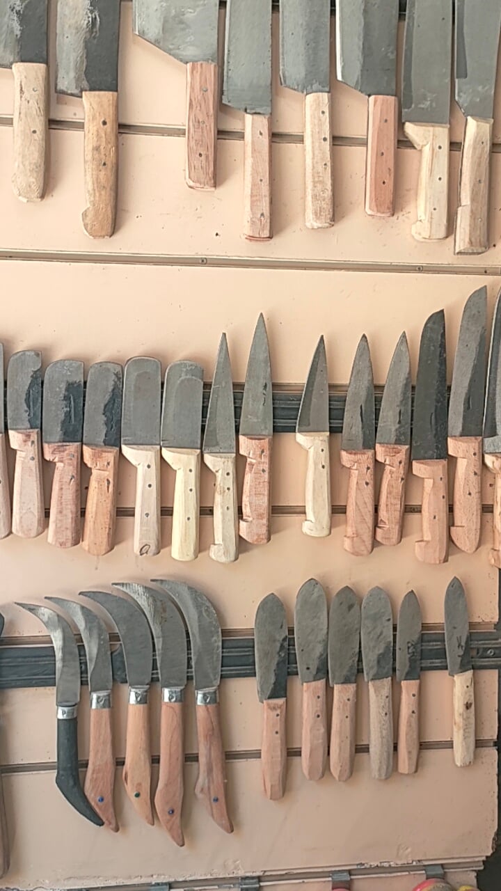 سكاكين متنوعة الاحجام والإستخدام سكاكين متنوعة الاحجام والإستخدام