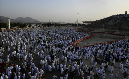 حجاج على صعيد عرفات
