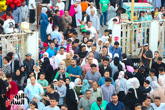 زحام على مدخل المسجد
