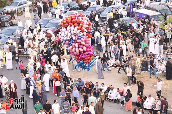 فرحة العيد تظهر في وجوه المصلين