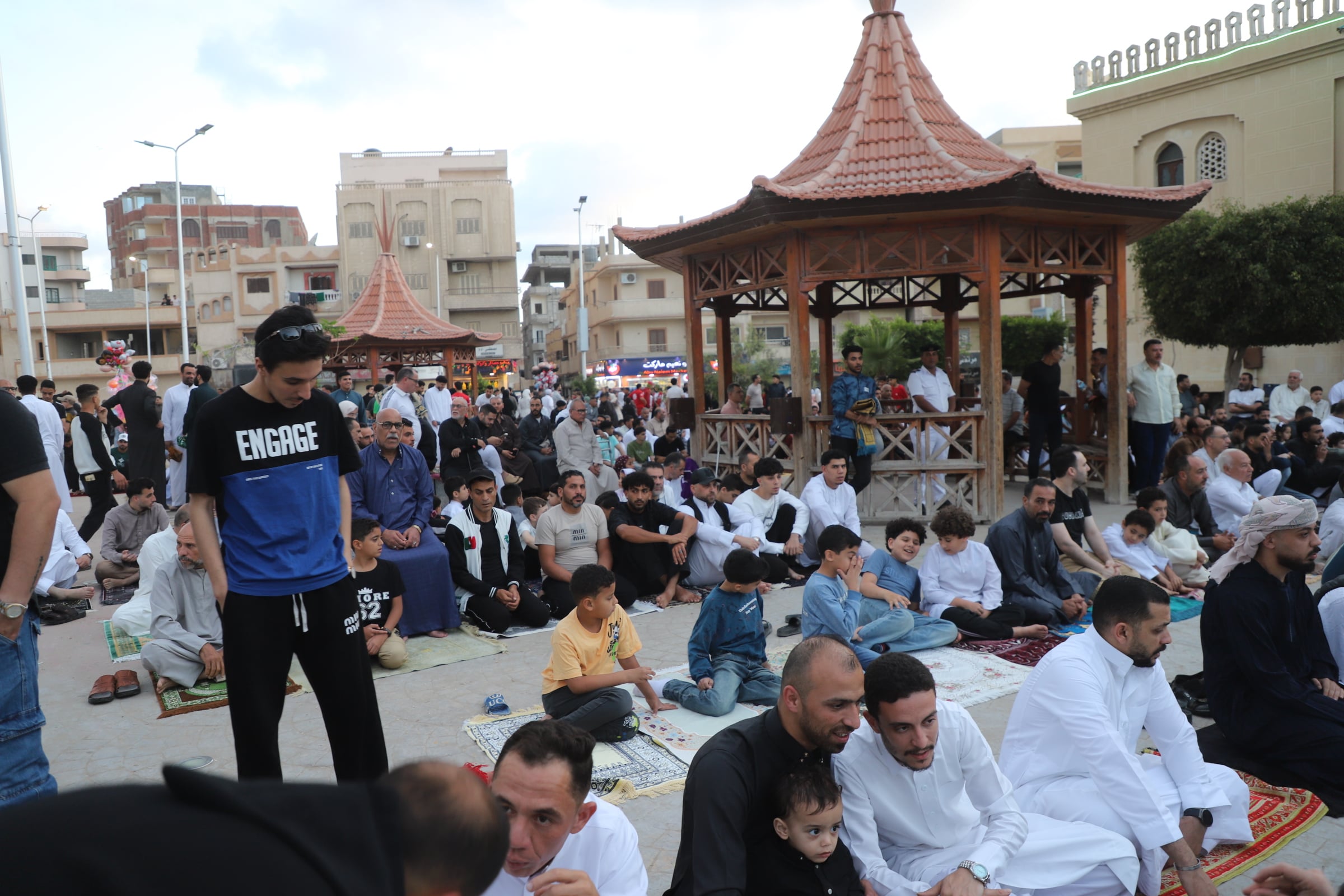 تزاحم في اكبر مساجد العريش