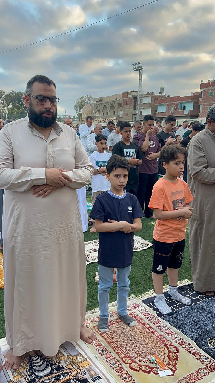 الاطفال تشارك في صلاة العيد