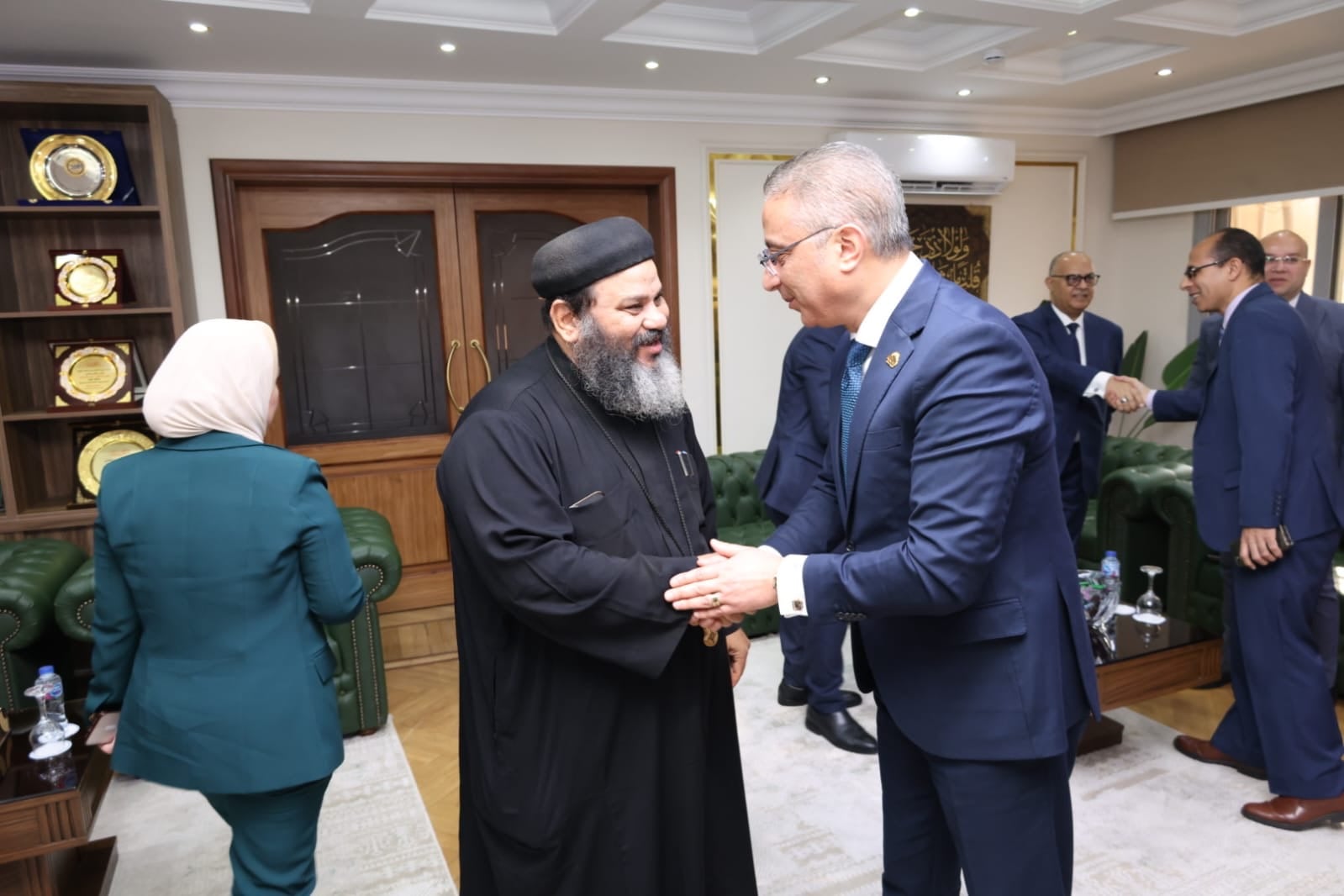 جانب من تلقى التهنئة بعيد الأضحى جانب من تلقى التهنئة بعيد الأضحى